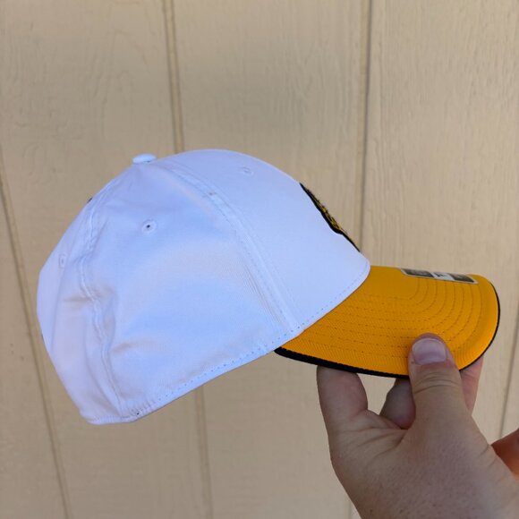 Fanatics Nashville Predators 2020 NHL Winter Classic A-Flex Fit Hat M/L White - Picture 2 of 10